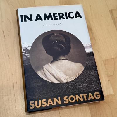 Hardcover Novels & Biographies, incl. Autographs & 1st Editions (D-HS)