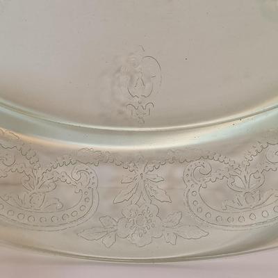 LOT 209: Uranium Glass Serving Platters (2) and Four Plates