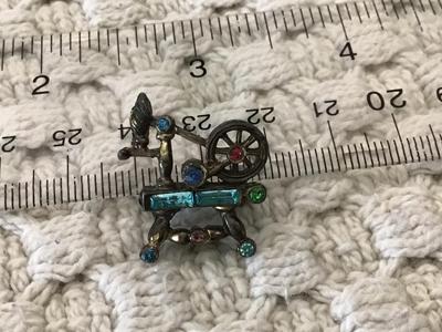 Vintage Spining Wheel Brooch