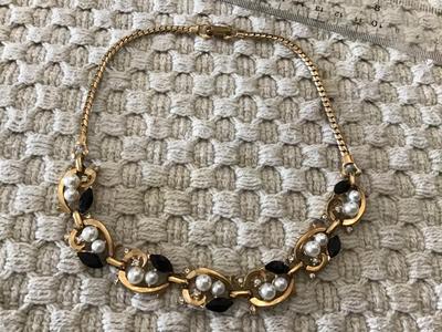 Beautiful Vintage Necklace Black stone Rhine Faux Pearl Gold Tone Collar Necklace