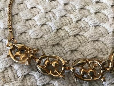 Beautiful Vintage Necklace Black stone Rhine Faux Pearl Gold Tone Collar Necklace