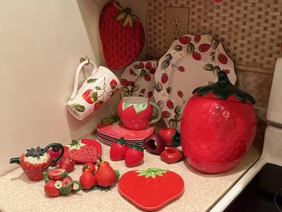 All-things-strawberry! Lot 2