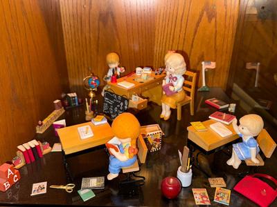 Sale Photo Thumbnail #105: Please see all pictures as they are the best representation of the items. The pictures show condition and what is included in the lot. All items unless noted, are pre-owned and have been used. *If you purchase furniture, you MUST bring help. We do not all