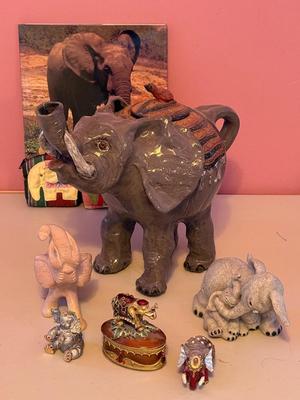 Sale Photo Thumbnail #133: Please see all pictures as they are the best representation of the items. The pictures show condition and what is included in the lot. All items unless noted, are pre-owned and have been used. *If you purchase furniture, you MUST bring help. We do not all