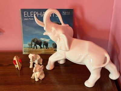 Sale Photo Thumbnail #137: Please see all pictures as they are the best representation of the items. The pictures show condition and what is included in the lot. All items unless noted, are pre-owned and have been used. *If you purchase furniture, you MUST bring help. We do not all