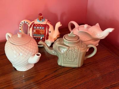 Sale Photo Thumbnail #142: Please see all pictures as they are the best representation of the items. The pictures show condition and what is included in the lot. All items unless noted, are pre-owned and have been used. *If you purchase furniture, you MUST bring help. We do not all