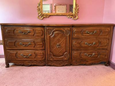 Sale Photo Thumbnail #146: Please see all pictures as they are the best representation of the items. The pictures show condition and what is included in the lot. All items unless noted, are pre-owned and have been used. *If you purchase furniture, you MUST bring help. We do not all