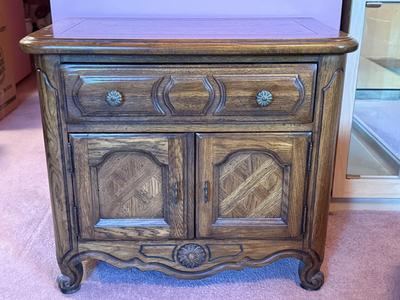 Sale Photo Thumbnail #148: Please see all pictures as they are the best representation of the items. The pictures show condition and what is included in the lot. All items unless noted, are pre-owned and have been used. *If you purchase furniture, you MUST bring help. We do not all