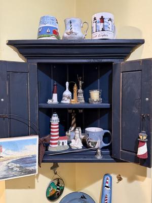 Sale Photo Thumbnail #191: Please see all pictures as they are the best representation of the items. The pictures show condition and what is included in the lot. All items unless noted, are pre-owned and have been used. *If you purchase furniture, you MUST bring help. We do not all