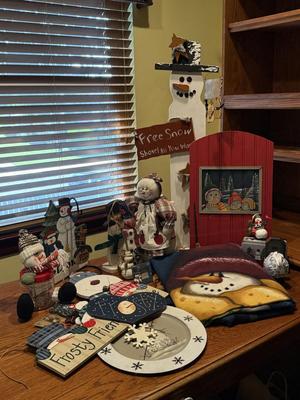 Sale Photo Thumbnail #196: Please see all pictures as they are the best representation of the items. The pictures show condition and what is included in the lot. All items unless noted, are pre-owned and have been used. *If you purchase furniture, you MUST bring help. We do not all