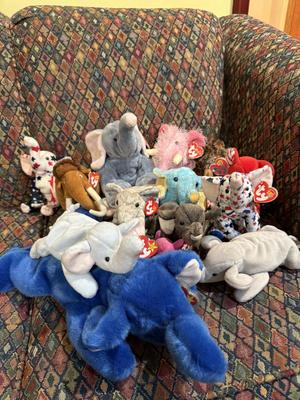 Sale Photo Thumbnail #199: Please see all pictures as they are the best representation of the items. The pictures show condition and what is included in the lot. All items unless noted, are pre-owned and have been used. *If you purchase furniture, you MUST bring help. We do not all