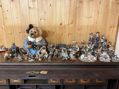 Sale Photo Thumbnail #212: Please see all pictures as they are the best representation of the items. The pictures show condition and what is included in the lot. All items unless noted, are pre-owned and have been used. *If you purchase furniture, you MUST bring help. We do not all