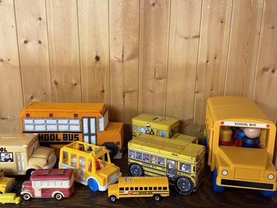 Sale Photo Thumbnail #217: Please see all pictures as they are the best representation of the items. The pictures show condition and what is included in the lot. All items unless noted, are pre-owned and have been used. *If you purchase furniture, you MUST bring help. We do not all