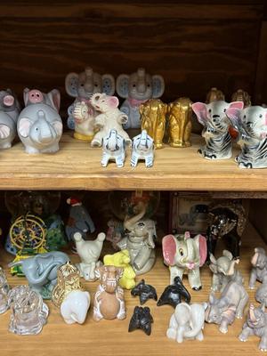 Sale Photo Thumbnail #226: Please see all pictures as they are the best representation of the items. The pictures show condition and what is included in the lot. All items unless noted, are pre-owned and have been used. *If you purchase furniture, you MUST bring help. We do not all