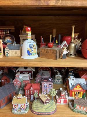 Sale Photo Thumbnail #232: Please see all pictures as they are the best representation of the items. The pictures show condition and what is included in the lot. All items unless noted, are pre-owned and have been used. *If you purchase furniture, you MUST bring help. We do not all