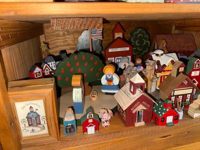 Sale Photo Thumbnail #235: Please see all pictures as they are the best representation of the items. The pictures show condition and what is included in the lot. All items unless noted, are pre-owned and have been used. *If you purchase furniture, you MUST bring help. We do not all