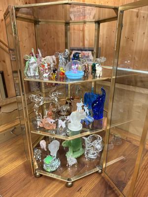 Sale Photo Thumbnail #237: Please see all pictures as they are the best representation of the items. The pictures show condition and what is included in the lot. All items unless noted, are pre-owned and have been used. *If you purchase furniture, you MUST bring help. We do not all