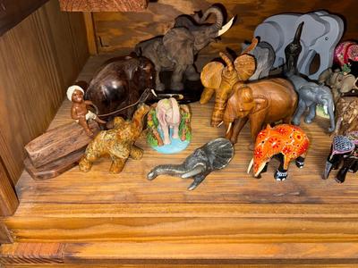 Sale Photo Thumbnail #241: Please see all pictures as they are the best representation of the items. The pictures show condition and what is included in the lot. All items unless noted, are pre-owned and have been used. *If you purchase furniture, you MUST bring help. We do not all