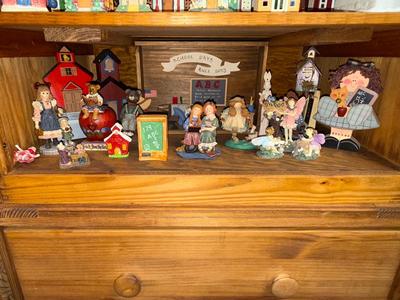 Sale Photo Thumbnail #250: Please see all pictures as they are the best representation of the items. The pictures show condition and what is included in the lot. All items unless noted, are pre-owned and have been used. *If you purchase furniture, you MUST bring help. We do not all