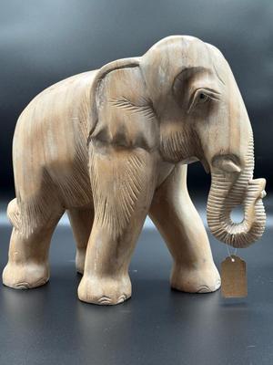 Hand carved elephant--4" tall