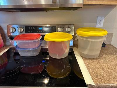 FOOD STORAGE CONTAINERS