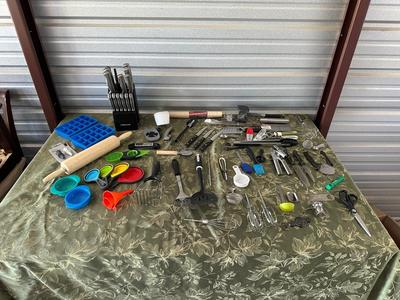 FARBERWARE CUTLERY SET IN A BLOCK PLUS EVERY KITCHEN UTENSIL YOU COULD EVER NEED