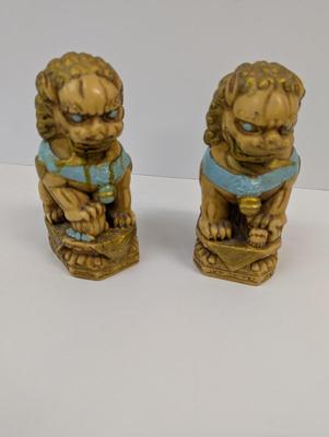 Vintage Chinese Foo Dog Statues Set Of 2 Resin Statues