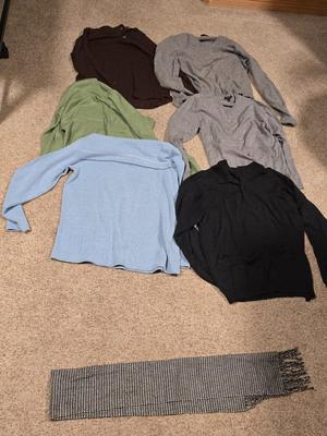 Men’s Wool Sweaters & Scarf Lot – Size M/L
