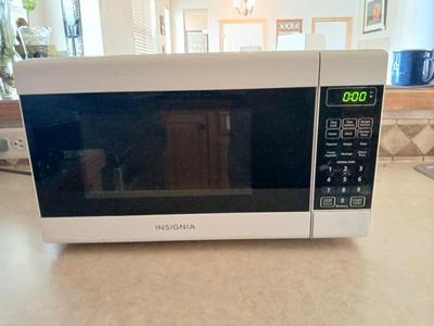 Insignia Digital Microwave Oven