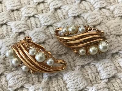 Beautiful Vintage Clip on Earrings