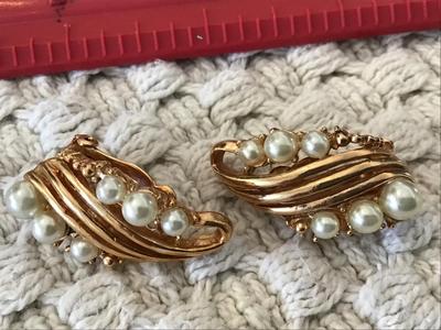 Beautiful Vintage Clip on Earrings