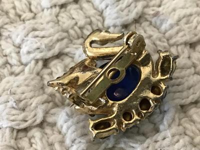 Jelly Belly Swan Pin Vintage