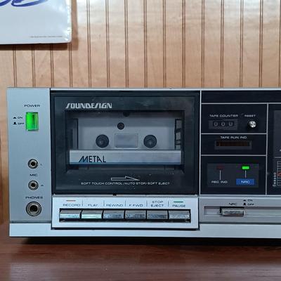 LOT 236: Soundesign 0480 (B) Receiver & Cassette Deck