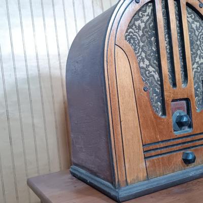 LOT 237: Philco Type 84 Cathedral Radio For Parts