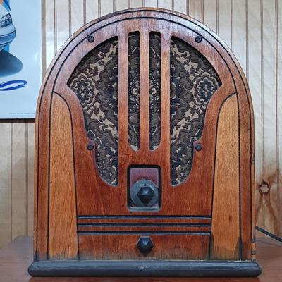 LOT 237: Philco Type 84 Cathedral Radio For Parts