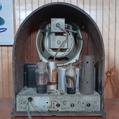 LOT 237: Philco Type 84 Cathedral Radio For Parts