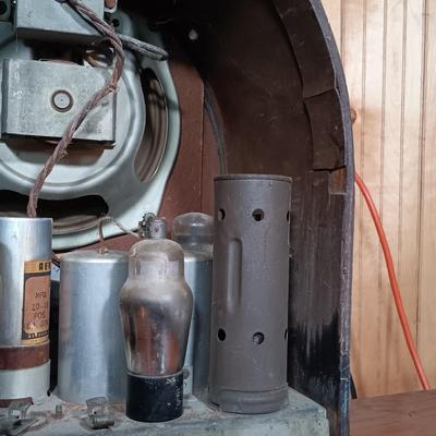 LOT 237: Philco Type 84 Cathedral Radio For Parts
