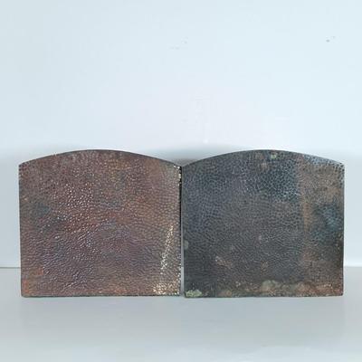 LOT 301: Pre Columbian-Style Polished Stone Chisel, Large Arrowheads & Bronze Metal Bookends