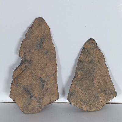 LOT 301: Pre Columbian-Style Polished Stone Chisel, Large Arrowheads & Bronze Metal Bookends