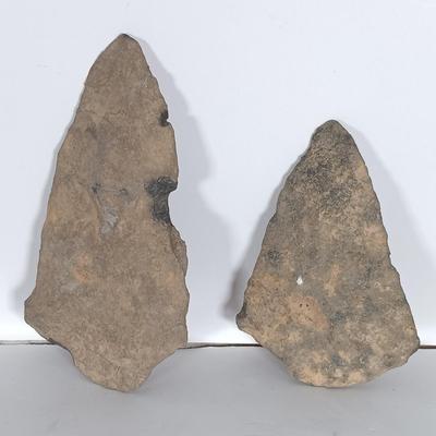 LOT 301: Pre Columbian-Style Polished Stone Chisel, Large Arrowheads & Bronze Metal Bookends