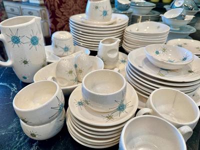 Kitchen Lot - 7- Franciscan Atomic Starburst. 11 Dinner Plates & more plus serving pieces