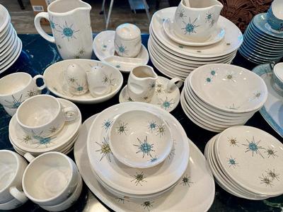 Kitchen Lot - 7- Franciscan Atomic Starburst. 11 Dinner Plates & more plus serving pieces