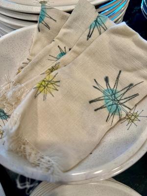 Kitchen Lot - 7- Franciscan Atomic Starburst. 11 Dinner Plates & more plus serving pieces