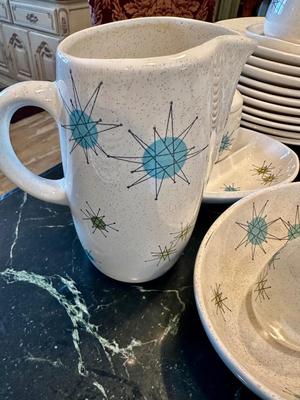 Kitchen Lot - 7- Franciscan Atomic Starburst. 11 Dinner Plates & more plus serving pieces