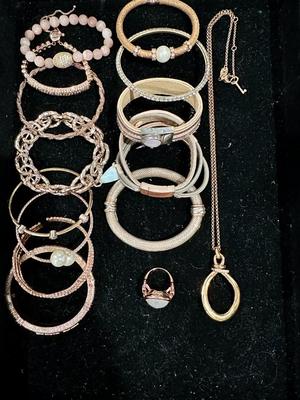 Costume Jewelry lot B - Faux rose gold