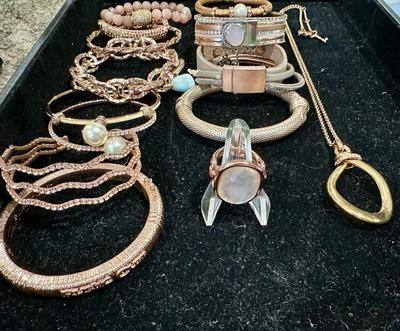 Costume Jewelry lot B - Faux rose gold