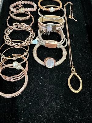 Costume Jewelry lot B - Faux rose gold
