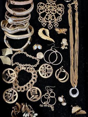 Costume Jewelry Lot C - Gold tone & Crystals