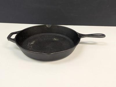 Cast Iron Skillet Vintage Lodge 3SK USA 10 Inch Assist Handle Double Pour Spout