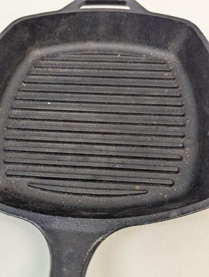 Lodge USA Cast Iron Grill Pan Skillet 10.5” Large Square Griddle 8SGP